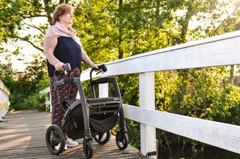Woman walking with a Parkison's rollator as Parkinson's study shows benefits in using a walker with cues